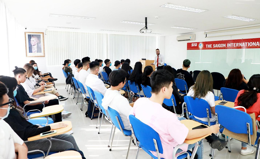 Tân sinh viên Trường đại học Quốc tế Sài Gòn sẽ có kỳ thi xếp lớp trình độ tiếng Anh phù hợp