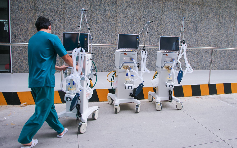 Các máy thở được bàn giao cho Bệnh viện điều trị Covid-19 và đưa vào sử dụng ngay