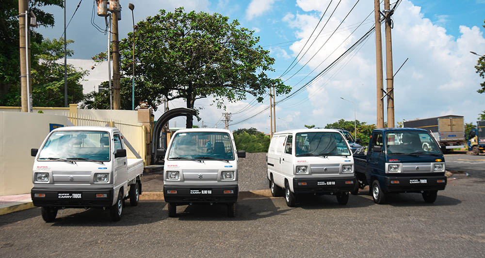 Sở hữu kiểu dáng nhỏ gọn, các dòng xe tải nhẹ Suzuki Carry có thể vận chuyển khối lượng hàng hóa đi vào các con hẻm trong nội ô thành phố, phục vụ mọi nhu cầu cấp bách một cách kịp thời