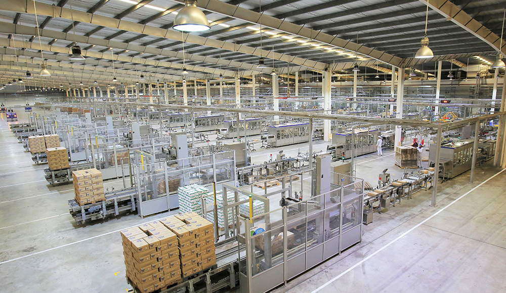 Vinamilk sở hữu hệ thống nhà máy quy mô lớn với công nghệ hiện đại, vận hành theo các tiêu chuẩn quốc tế