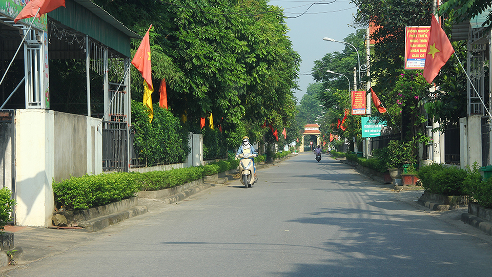 Đường làng ở xã Kim Liên