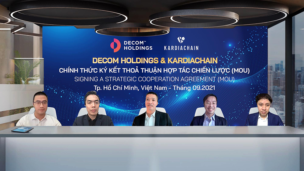 Lãnh đạo Decom Holdings và KardiaChain tham gia ký kết thỏa thuận hợp tác