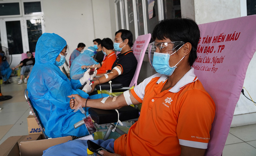 CBNV FPT tình nguyện tham gia hoạt động hiến máu tại TP.HCM giữa bối cảnh dịch bệnh phức tạp