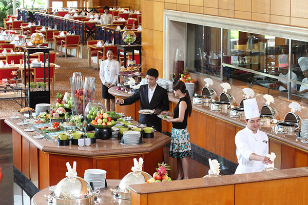 Hấp dẫn buffet tối với cua Alaska tại nhà hàng Atrium Café