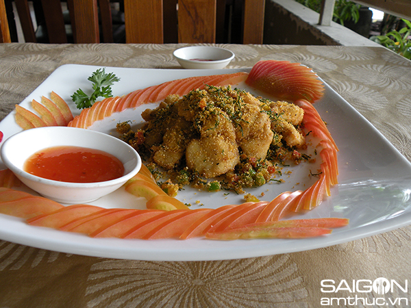 Không ít đại gia ngoài Hà Nội và tại Sài Gòn, háo hức mời gọi những đối tác quan trọng hoặc tha thiết rủ người thân đi thưởng thức một loài cá mới nổi, thịt ngọt thơm thôi rồi!