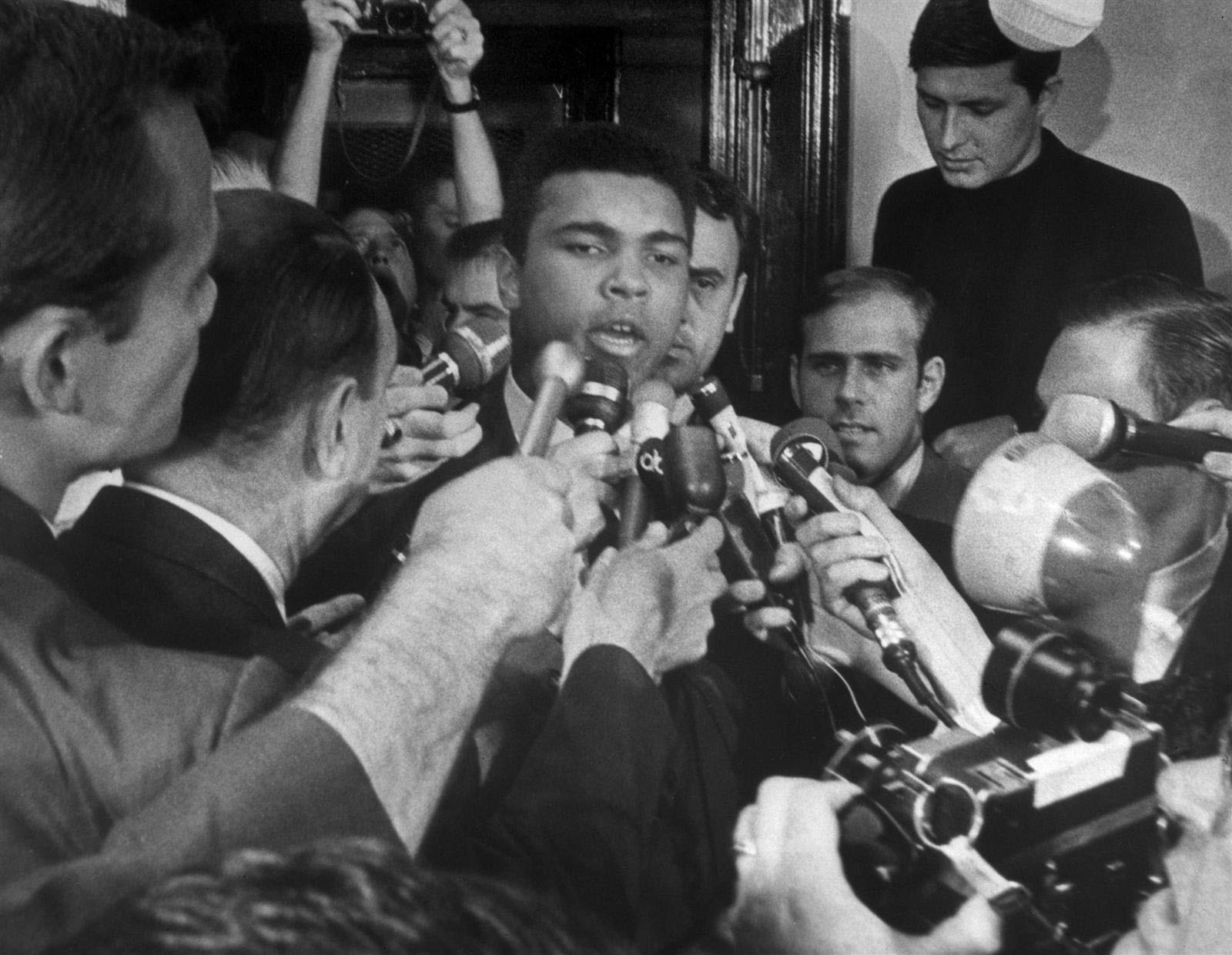 Vì sao võ sĩ Muhammad Ali bị Mỹ bỏ tù liên quan chiến tranh Việt Nam?