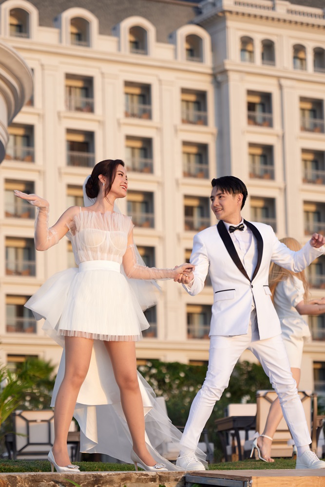 Thăng hoa cùng chiếc váy cưới cổ tích, năm 2019 của Đông Nhi bỗng trở nên  HOÀN HẢO! - Phong cách sao - Việt Giải Trí
