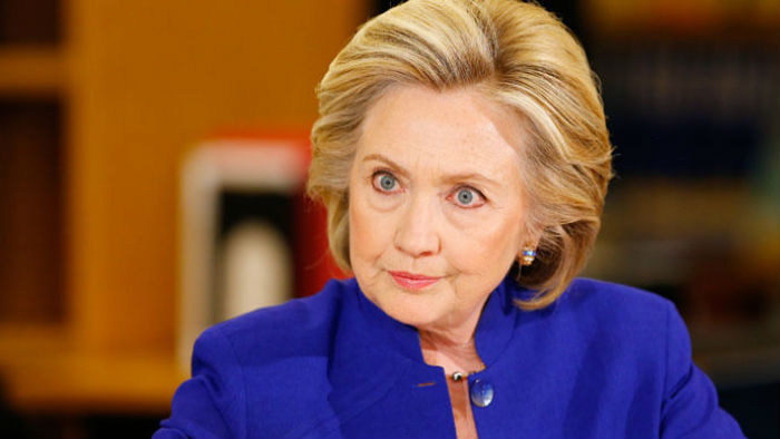 Cựu Ngoại trưởng Mỹ Hillary Clinton khẳng định những điều bà làm đều được phép - Ảnh: Reuters