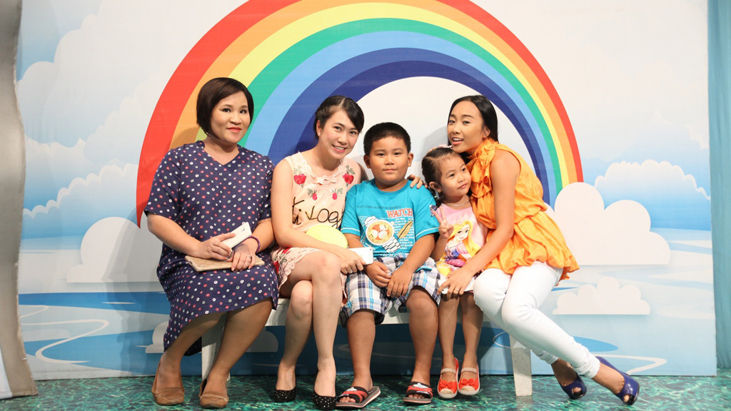 Chuyên gia tâm lý Tô Nhi A, MC Thanh Thảo và 2 bé tham gia chương trình