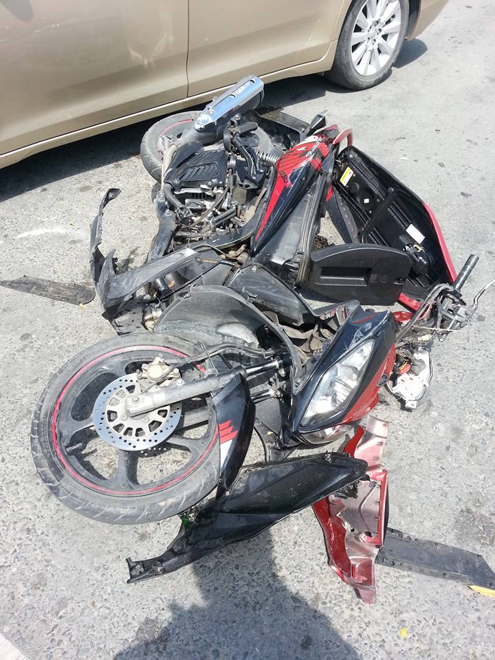 Xe anh Nguyễn Thanh Tiến bị hư hỏng nặng sau tai nạn