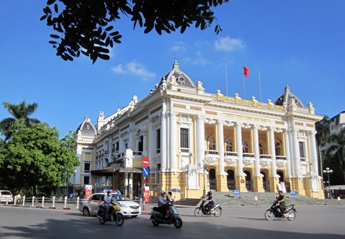 Nhà hát lớn Hà Nội năm 2012 khi chưa được sơn lại - Ảnh: Ngọc Thắng