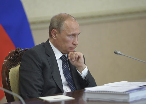 Tổng thống Nga Vladimir Putin đang phải chịu nhiều sức ép của phương Tây - Ảnh: Reuters