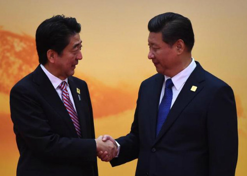  Thủ tướng Nhật Bản Shinzo Abe và Chủ tịch Trung Quốc Tập Cận Bình - Ảnh: AFP