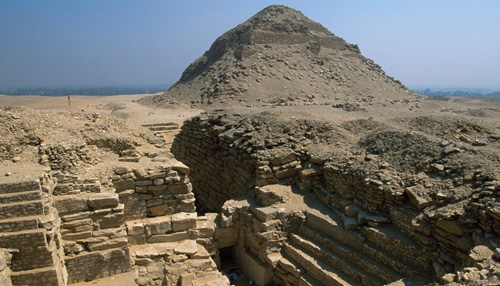 Kim tự tháp chưa hoàn tất tại Abusir, Ai Cập - Ảnh: CNN