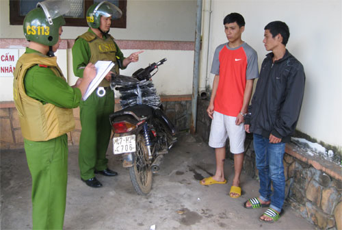 Lê Anh Tuấn và Thân Trọng Báu bị Cảnh sát 113 bắt giữ