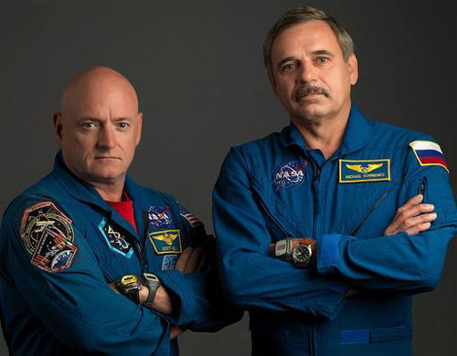 Hai phi hành gia Scott Kelly (trái) và Mikhail Kornienko - Ảnh: NASA