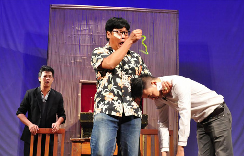 Sân khấu hài kịch ở TP.HCM đang chịu nhiều áp lực các chương trình hài trên truyền hình - Ảnh: Trần Trung