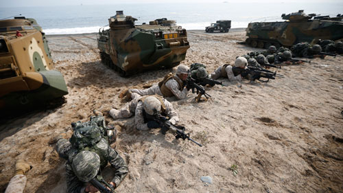 Binh sĩ Hàn, Mỹ trong một cuộc tập trận đổ bộ - Ảnh: Reuters