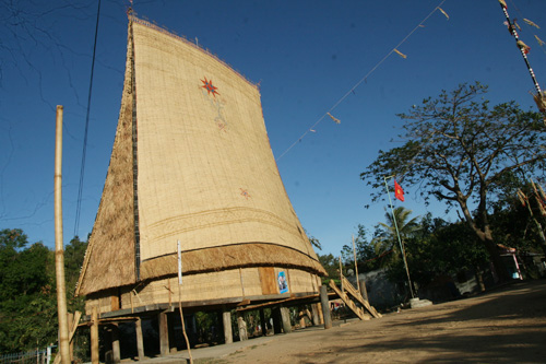 Nhà rông người Ba Na ở làng Kon Ktu, xã ĐăkRơWa, TP.Kon Tum