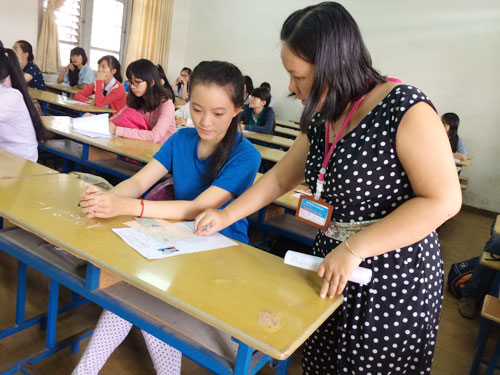 Thí sinh làm thủ tục dự thi tại Trường ĐH Sài Gòn năm 2014. Trường này dự kiến thi các môn năng khiếu sau kỳ thi THPT quốc gia khoảng một tuần - Ảnh: Hà Ánh