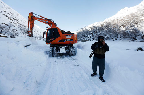 Tuyết lở gây thương vong lớn ở Afghanistan - Ảnh: Reuters 