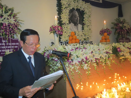 Ông Phan Tiến Dũng, Giám đốc Sở Văn hóa Thể thao và Du lịch tỉnh Thừa Thiên- Huế đọc diễn văn tưởng niệm họa sĩ Lê Bá Đảng