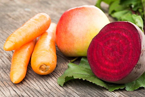 Củ dền, táo, cà rốt được coi là thực phẩm có thể giúp làm sạch gan - Ảnh: Shutterstock