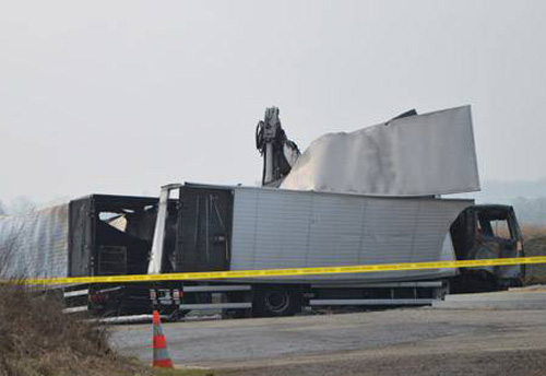 Hai xe bọc thép bị bỏ tại hiện trường - Ảnh: France Info 