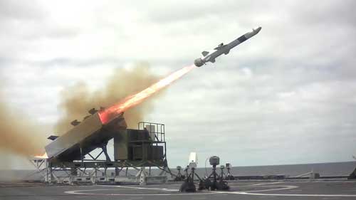 Chiến hạm USS Coronado của Mỹ thử nghiệm tên lửa NSM của Na Uy - Ảnh: Kongsberg