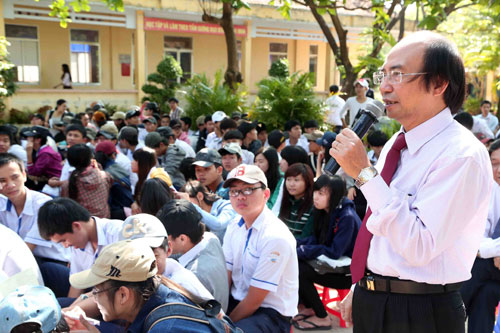TS Trần Mạnh Thành, Phó hiệu trưởng Trường CĐ Bách Việt giải đáp thắc mắc cho học sinh, xung quanh các câu hỏi về quy chế, ngành nghề