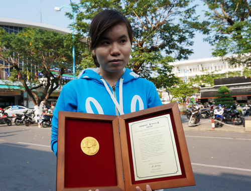 Huỳnh Thị Thu Thủy đoạt giải thưởng do Hiệp hội Người mù khu vực châu Á - Thái Bình Dương trao tặng  