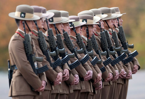 Lính Surkha tại học viện quân sự ở Anh  - Ảnh: Reuter 