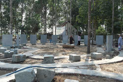 Vườn kinh pháp cú khắc trên đá ở chùa Phước Hậu