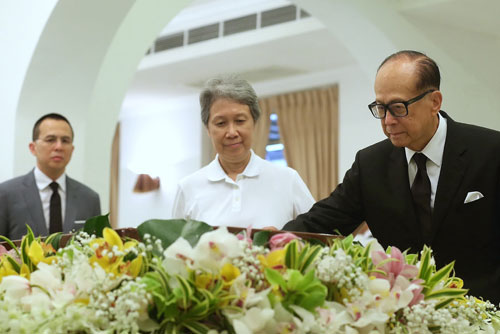 Bà Hà Tinh (giữa) tại lễ tang cha chồng, ông Lý Quang Diệu - Ảnh: AFP