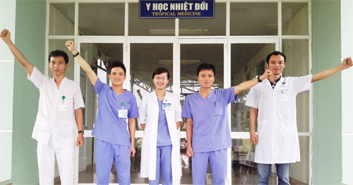 Nhóm y bác sĩ  thuộc 'ngân hàng máu sống' (Bệnh viện Phụ sản Nhi Đà Nẵng) sẵn sàng hiến máu cấp cứu - Ảnh: An Dy