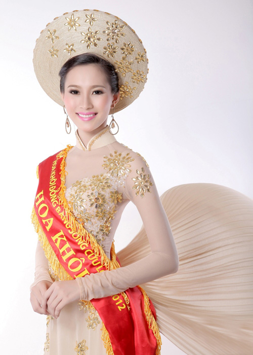 Hoa hậu Đặng Thu Thảo khi đăng quang Hoa khôi đồng bằng sông Cửu Long 2012 - Ảnh: Sen Vàng 