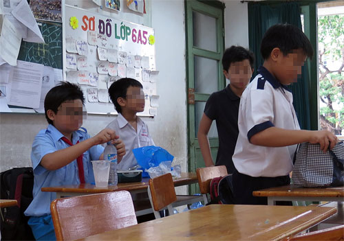 Học sinh lớp 5 tại một trung tâm luyện thi vào Trường THPT chuyên Trần Đại Nghĩa chiều 20.4 - Ảnh: Đào Ngọc Thạch 