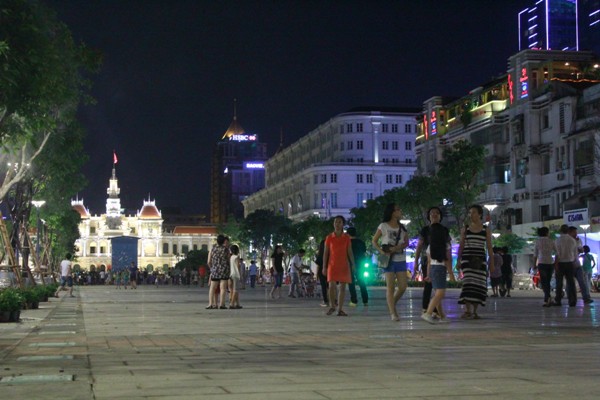 Nhiều người tỏ ra thích thú với con đường “độc nhất” ở Sài Gòn