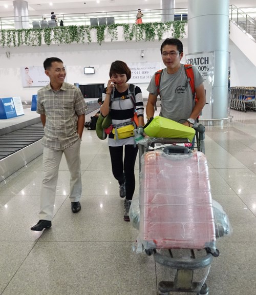 Hai bạn Diễm Chi và Minh Khải đã trở về Việt Nam an toàn trưa 2.5 - 3
