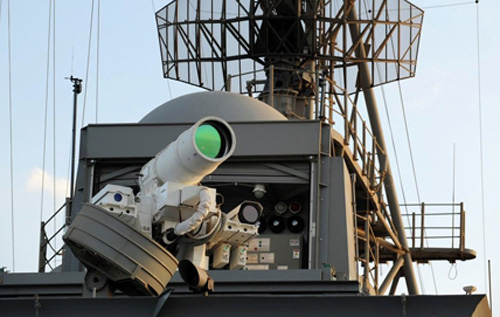 Vũ khí laser được gắn trên tàu USS Ponce - Ảnh: Reuters