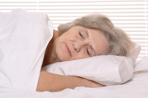 Ngủ đủ 7-8 giờ mỗi đêm giảm nguy cơ đột quỵ - Ảnh: Shutterstock