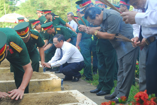 Lãnh đạo tỉnh Thừa Thiên – Huế tiễn đưa các anh hùng liệt sĩ vào nghĩa trang yên nghĩ