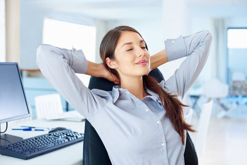 Tập trung thở một phút để cơ thể có năng lượng tiếp tục làm việc - Ảnh: Shutterstock