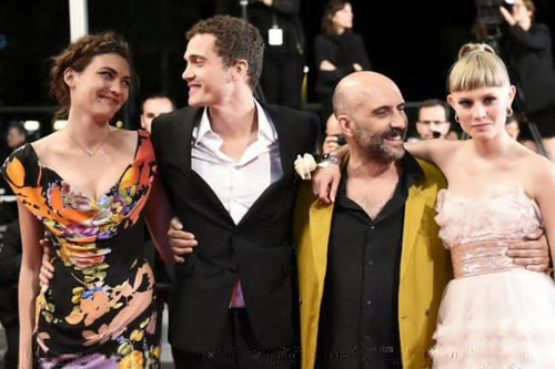 Từ trái sang: Aomi Muyock, đạo diễn Gaspar Noe, Klara Kristin và Karl Glusman tại buổi ra mắt LHP Cannes 2015 - Ảnh: AFP