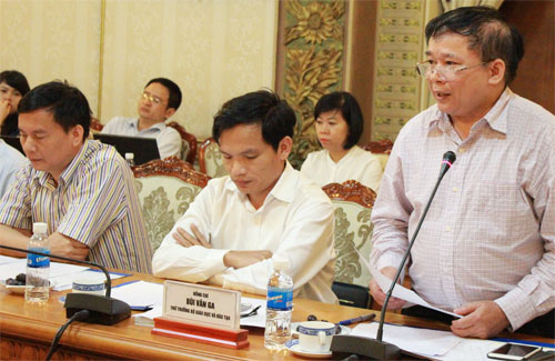 Thứ trưởng Bộ GD-ĐT Bùi Văn Ga báo cáo tình hình tổ chức kỳ thi THPT