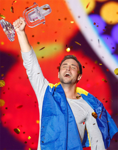 Ca sĩ Mans Zelmerlow đoạt giải nhất Eurovision 2015 - Ảnh: Reuters