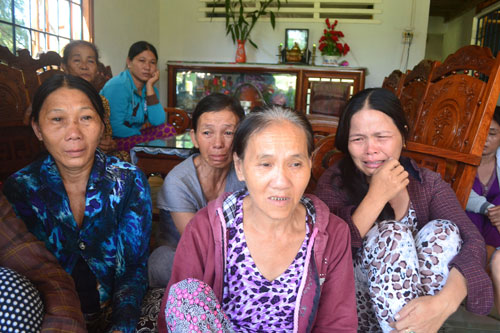 Những người vợ, người mẹ như ngồi trên lửa lo lắng cho số phận các ngư dân bị Brunei bắt giữ