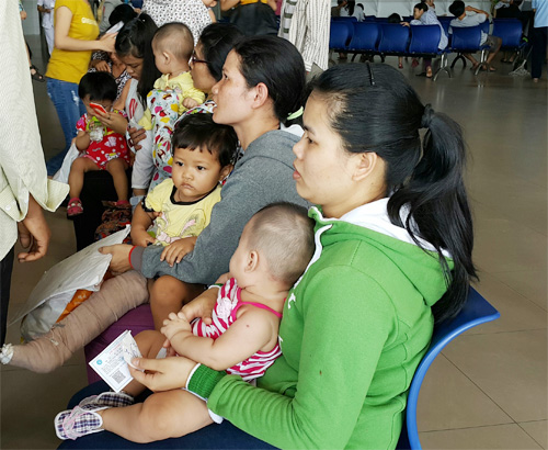 Đà Nẵng đang trong mùa nắng nóng, trẻ em rất dễ mắc các bệnh lây truyền, nên cần phải tích cực đề phòng - Ảnh: Diệu Hiền