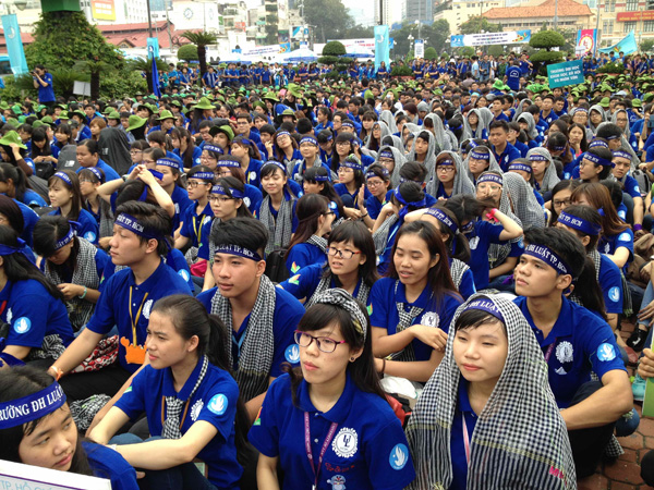 Hàng ngàn sinh viên tình nguyện đến dự lễ ra quân chiến dịch tình nguyện Mùa hè xanh
