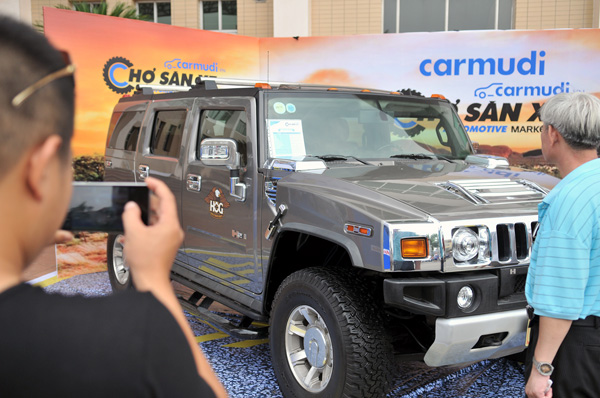 Hummer H2 sản xuất năm 2008 được bán với giá 2,88 tỷ đồng. Xe chạy động cơ 16/OHV 4X4, xe tiêu hao nhiên liệu 28 lít/100 km